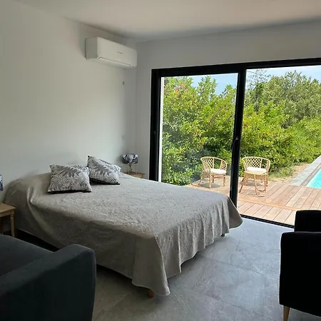 Attractive Semi-detached House With Private Pool, Solenzara Dom wakacyjny