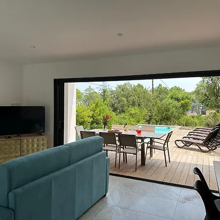Dom wakacyjny Attractive Semi-detached House With Private Pool, Solenzara Favone