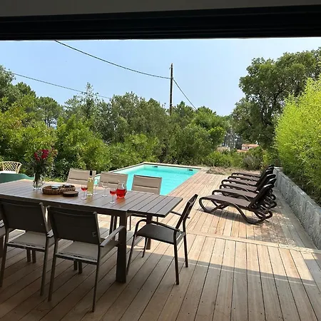 Dom wakacyjny Attractive Semi-detached House With Private Pool, Solenzara Favone